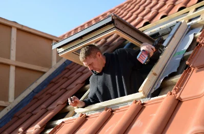 Pose de fenêtres de toit Velux à Plouvien